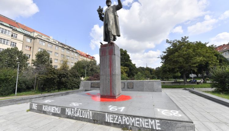 конев