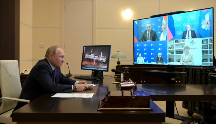Путин и Единая Россия