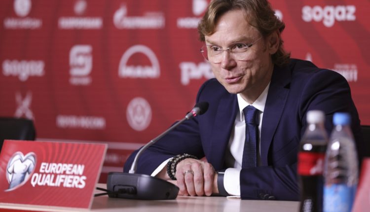 Валерий Карпин