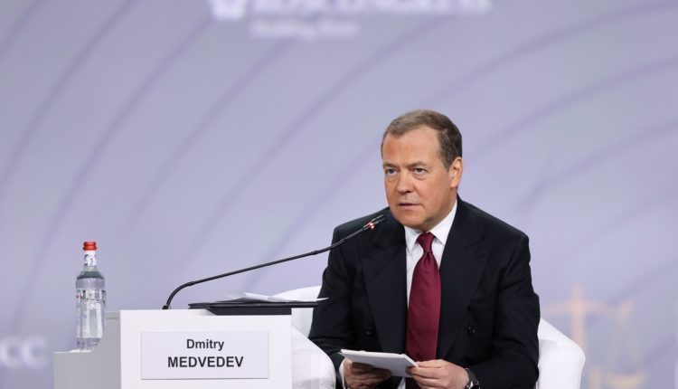 Дмитрий Медведев