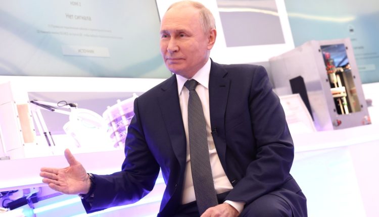 Путин поделился впечатлениями от интервью с Такером Карлсоном