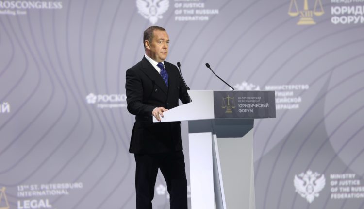 Дмитрий Медведев
