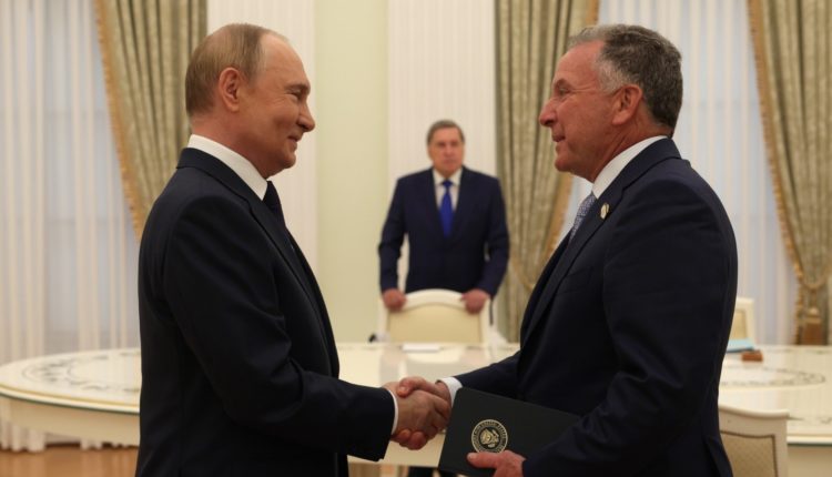 Встреча Владимира Путина со спецпосланником Президента США Стивеном Уиткоффом