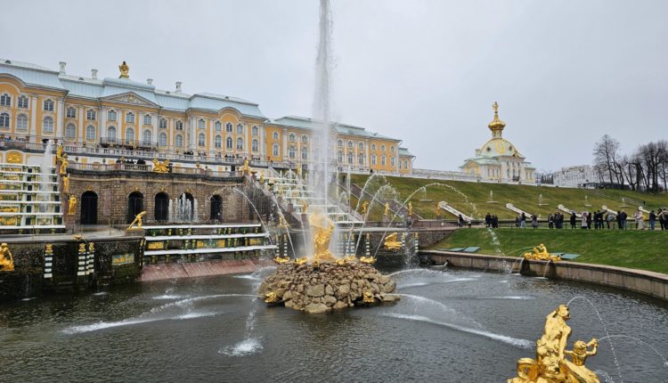 Петергоф открытие сезона фонтанов 2026